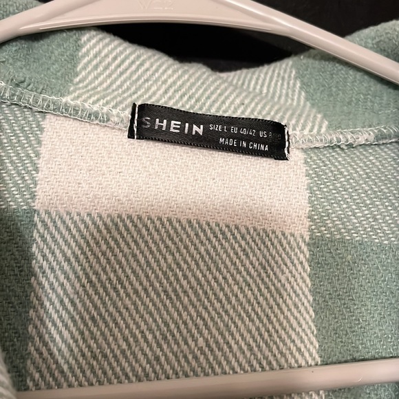 Large comfy jacket!! perfect jacket for the fall just not my style anymore - Picture 4 of 4